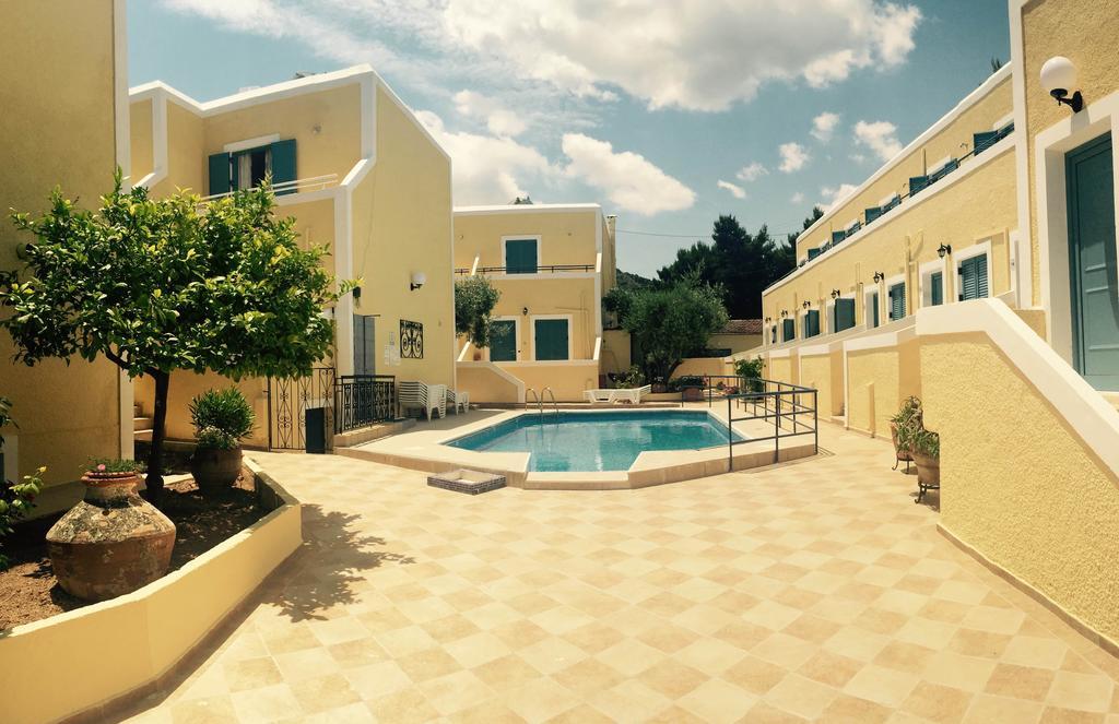 Esperides Maisonettes Agia Marina  Exterior foto